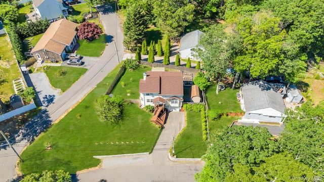 14 Cherry Road, Rocky Point, NY 11778