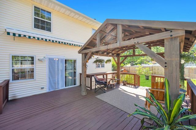 14 Cherry Road, Rocky Point, NY 11778