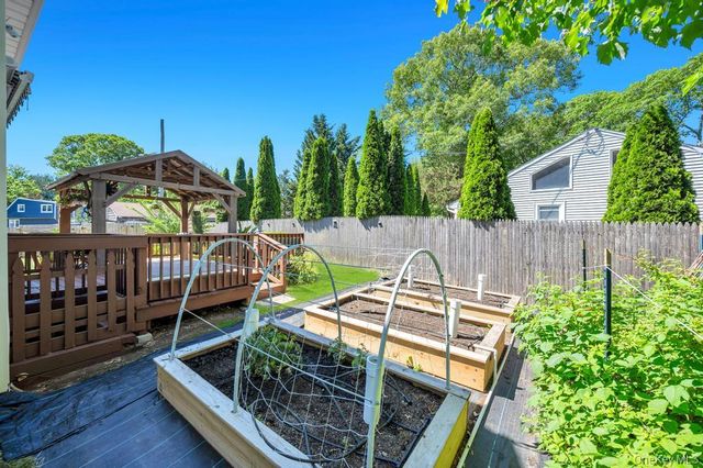 14 Cherry Road, Rocky Point, NY 11778