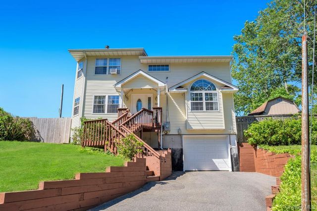 14 Cherry Road, Rocky Point, NY 11778