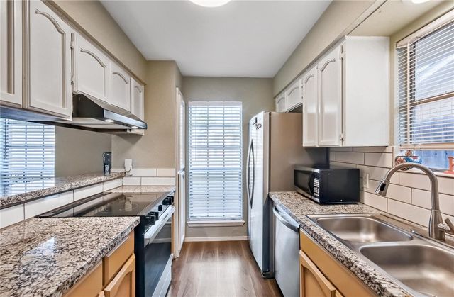 2338 Vialoux Dr, Corpus Christi, TX 78418