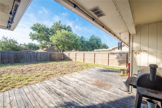 2338 Vialoux Dr, Corpus Christi, TX 78418