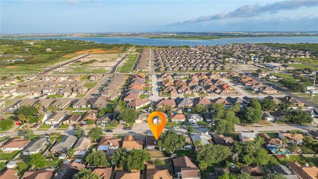 2338 Vialoux Dr, Corpus Christi, TX 78418