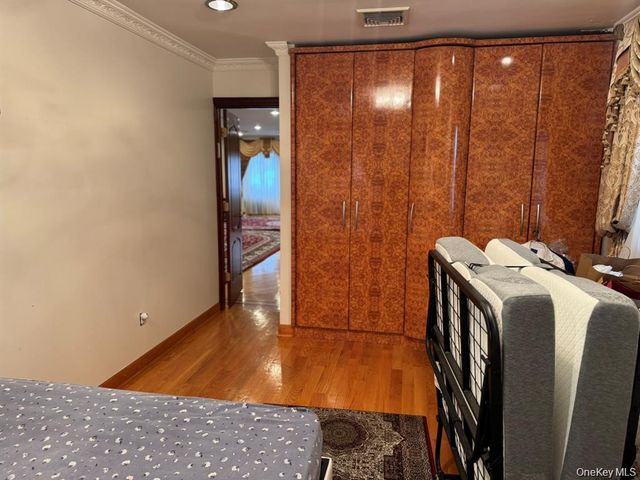 10904 Myrtle Avenue, Richmond Hill, NY 11418