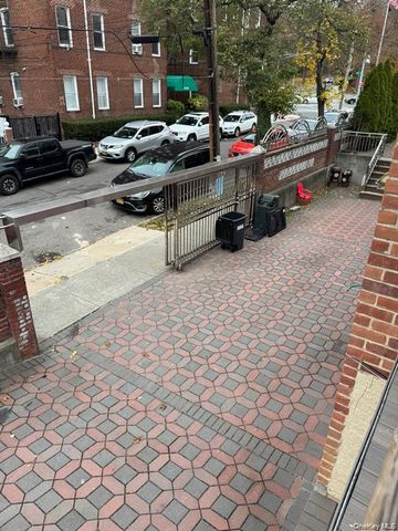 10904 Myrtle Avenue, Richmond Hill, NY 11418