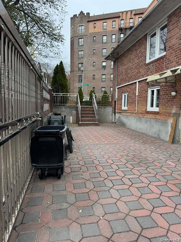 10904 Myrtle Avenue, Richmond Hill, NY 11418