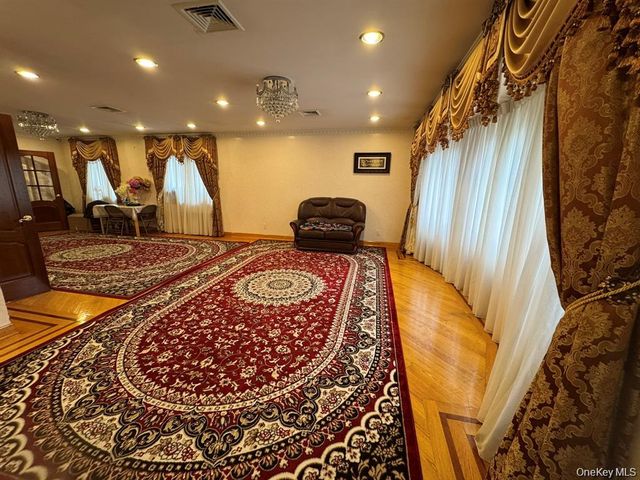 10904 Myrtle Avenue, Richmond Hill, NY 11418