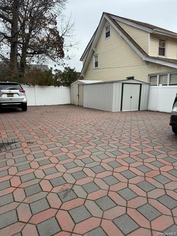 10904 Myrtle Avenue, Richmond Hill, NY 11418