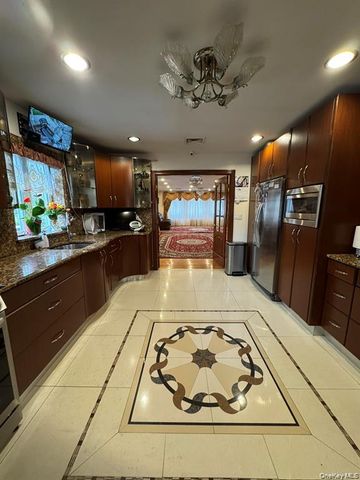 10904 Myrtle Avenue, Richmond Hill, NY 11418