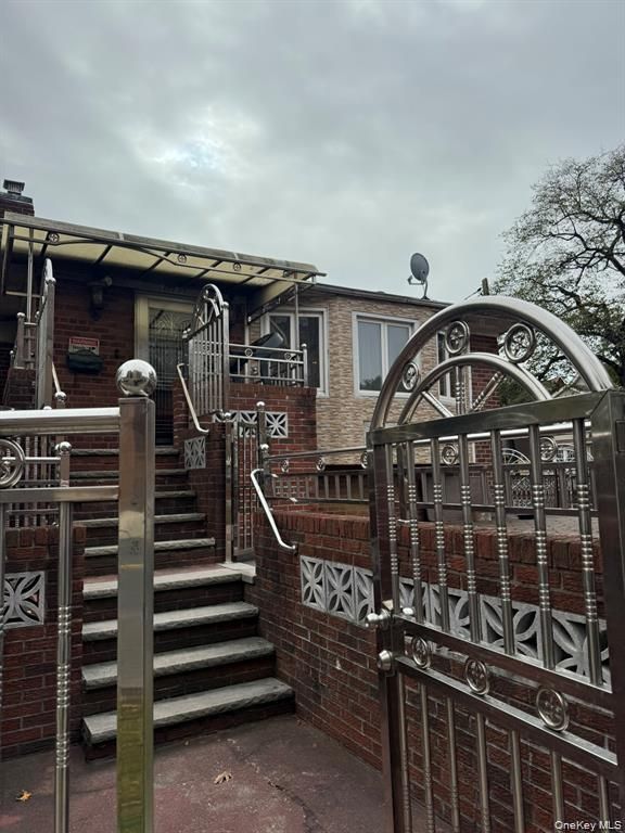 10904 Myrtle Avenue, Richmond Hill, NY 11418