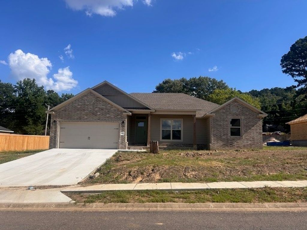 2407 Logan Court, Russellville, AR 72801