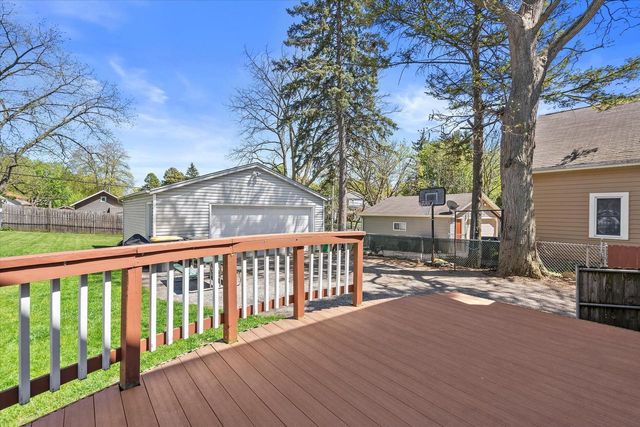 939 Greenfield AVENUE, Waukesha, WI 53186