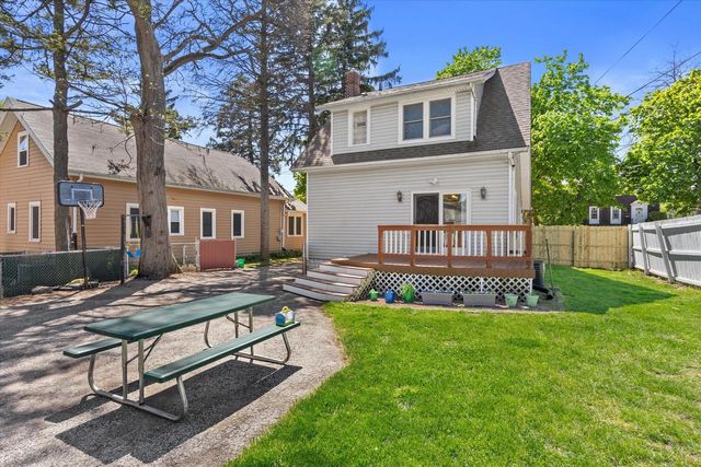 939 Greenfield AVENUE, Waukesha, WI 53186