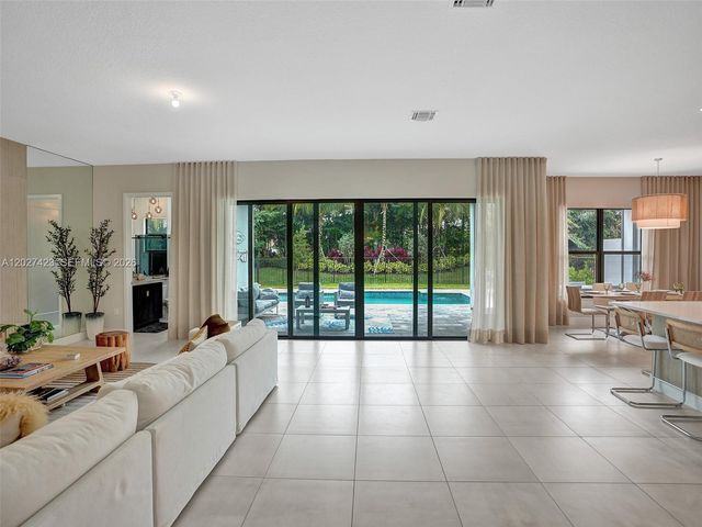8642 Swinley Forest Way, Boca Raton, FL 33434