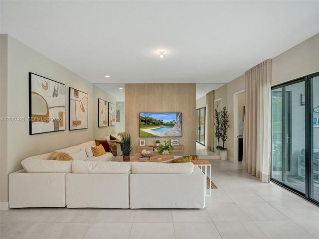 8642 Swinley Forest Way, Boca Raton, FL 33434
