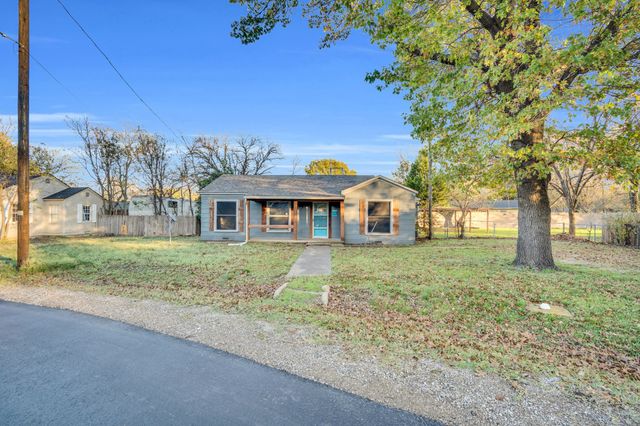 112 Barger Drive, Waxahachie, TX 75165