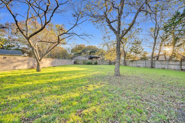 112 Barger Drive, Waxahachie, TX 75165