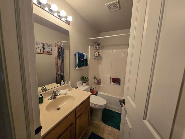 494 Vaughn Circle, Aurora, IL 60502