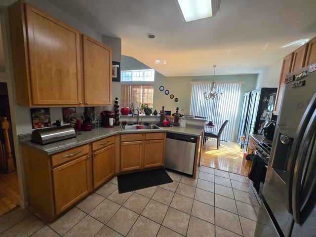 494 Vaughn Circle, Aurora, IL 60502