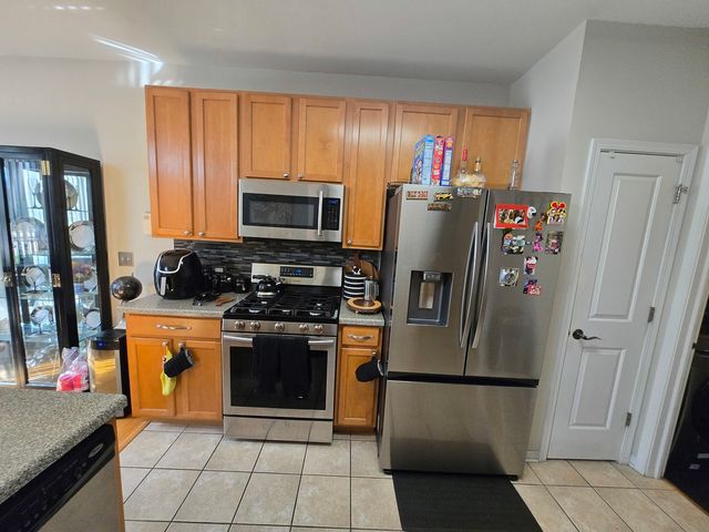 494 Vaughn Circle, Aurora, IL 60502