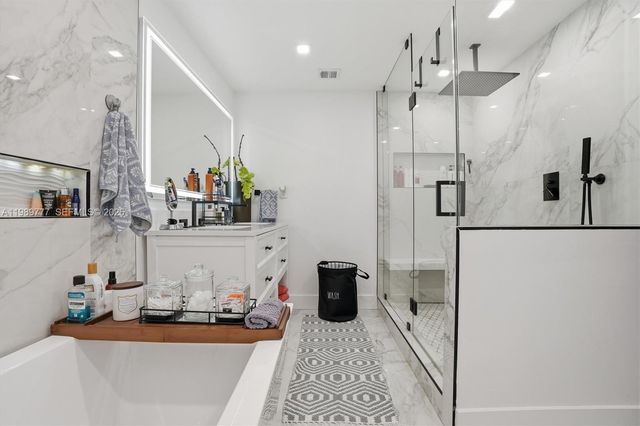 4000 NE 168th St 113B, North Miami Beach, FL 33160