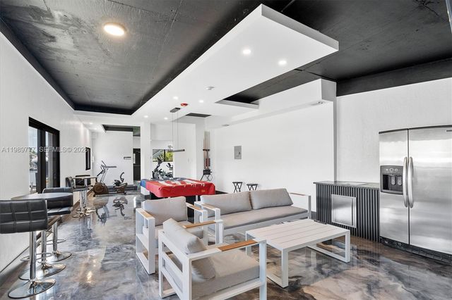 4000 NE 168th St 113B, North Miami Beach, FL 33160