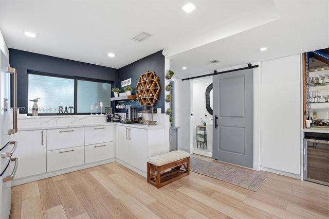 4000 NE 168th St 113B, North Miami Beach, FL 33160