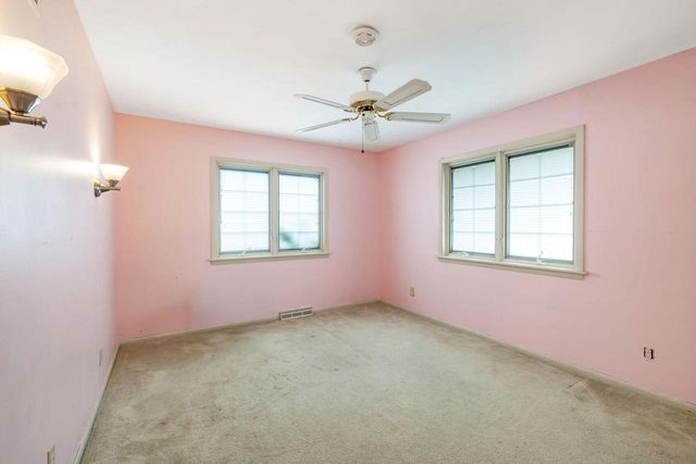 W212N10497 Parkland CIRCLE, Colgate, WI 53017