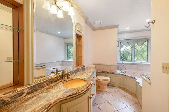 W212N10497 Parkland CIRCLE, Colgate, WI 53017