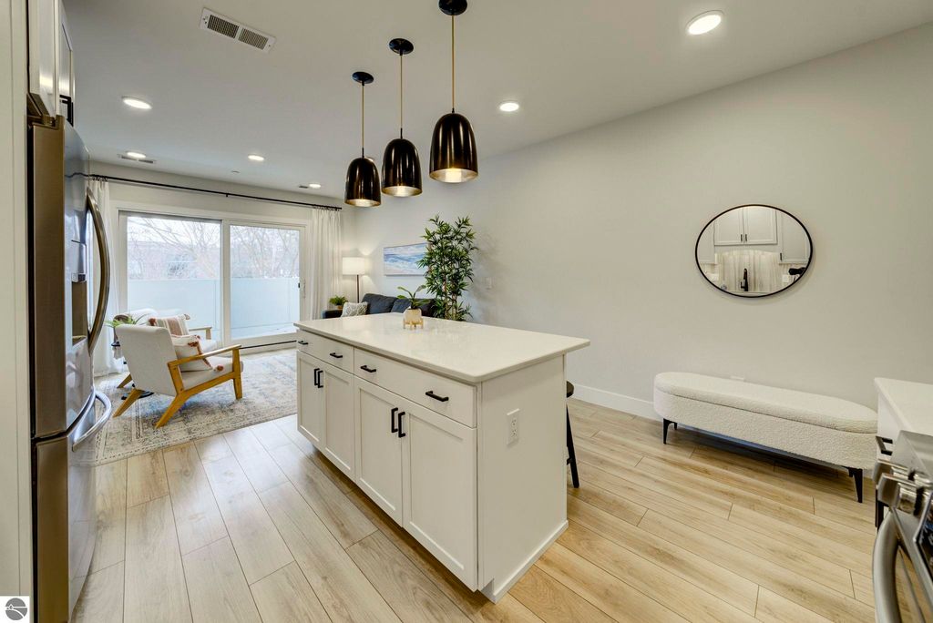 Image 11 of property listing at 708 Randolph Street # 206, Traverse City, MI 49684