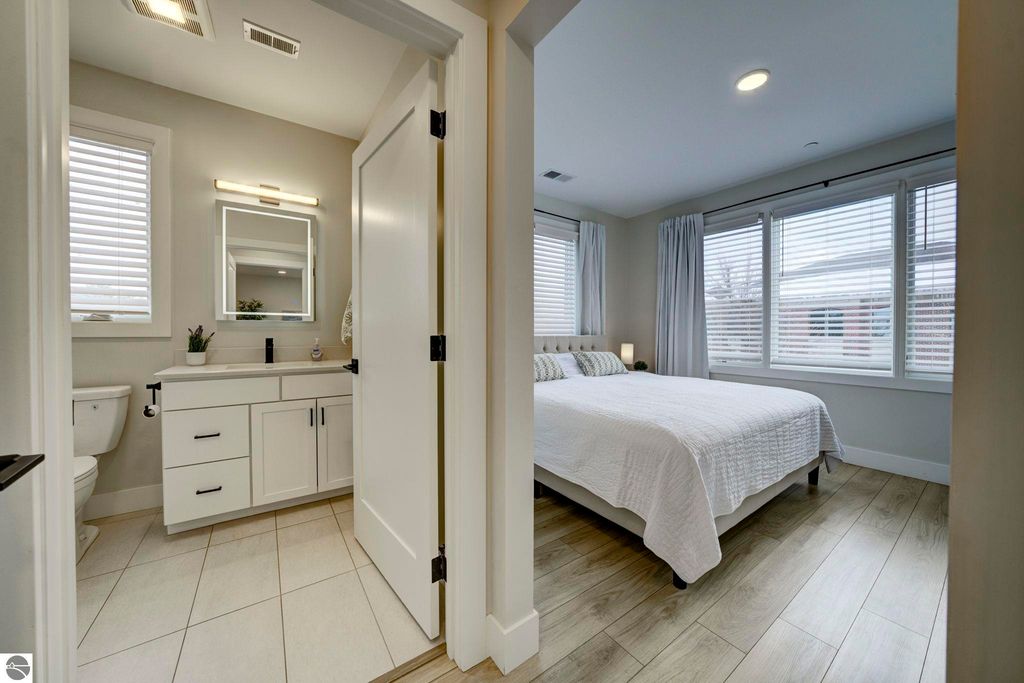 Image 17 of property listing at 708 Randolph Street # 206, Traverse City, MI 49684