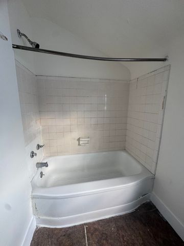 1315 W Myrtle Avenue, Flint, MI 48504