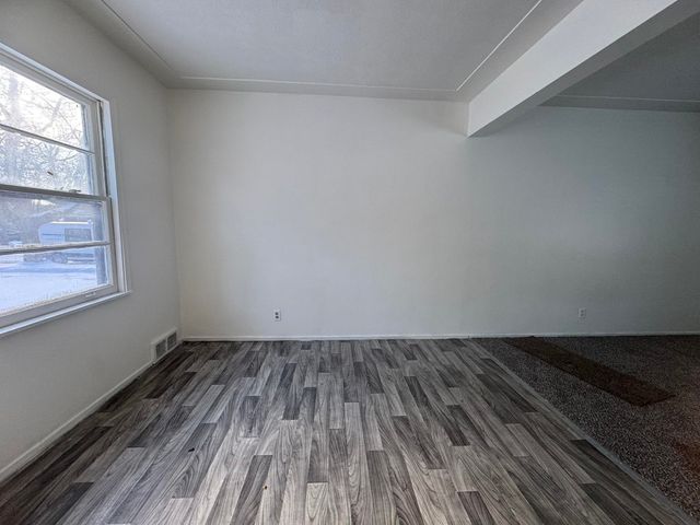 1315 W Myrtle Avenue, Flint, MI 48504