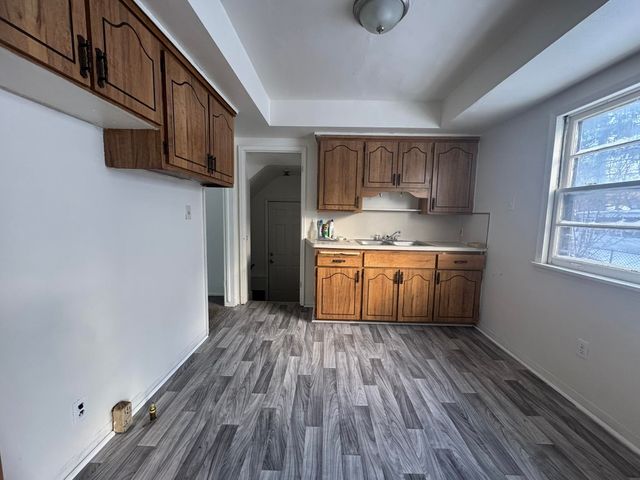 1315 W Myrtle Avenue, Flint, MI 48504