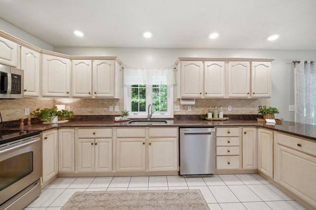 4 Longmeadow Road, Windham, NH 03087