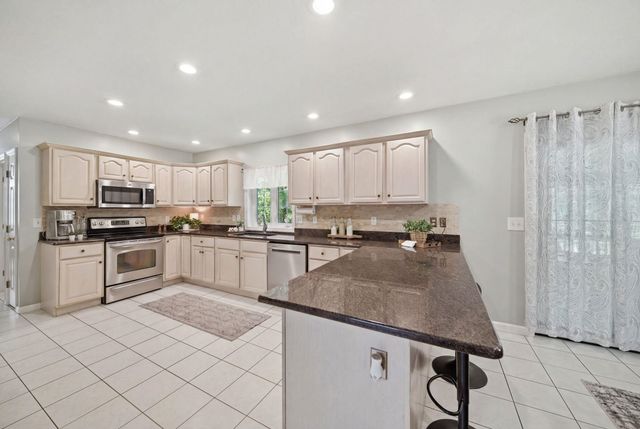 4 Longmeadow Road, Windham, NH 03087