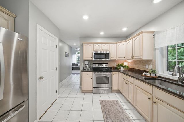 4 Longmeadow Road, Windham, NH 03087