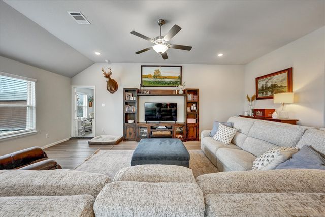 8913 Lantana Meadow Drive, Fort Worth, TX 76131