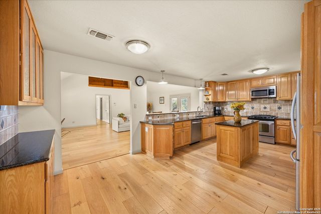 127 Camp Alzafar, Boerne, TX 78006