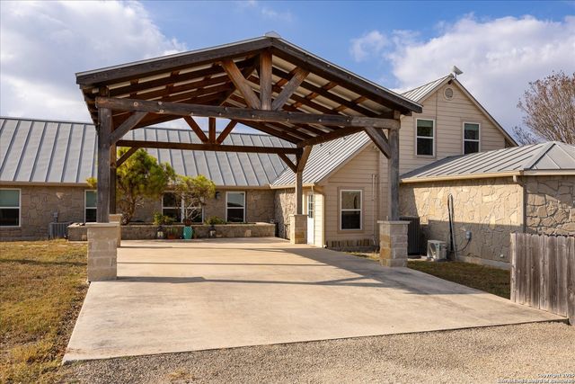 127 Camp Alzafar, Boerne, TX 78006