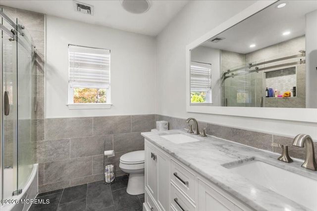 6 Mayfair Court, Jackson, NJ 08527