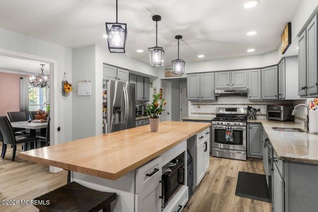 6 Mayfair Court, Jackson, NJ 08527