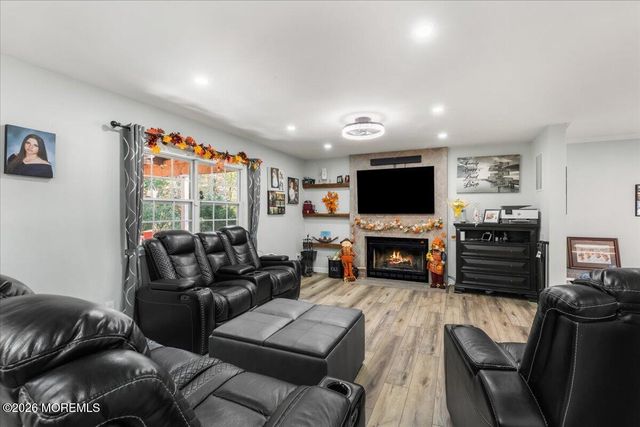6 Mayfair Court, Jackson, NJ 08527