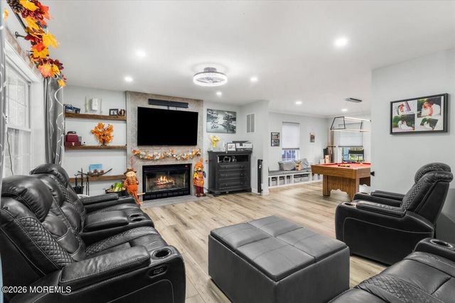 6 Mayfair Court, Jackson, NJ 08527