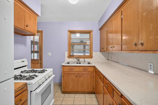 1750 Lark Avenue, Maplewood, MN 55109