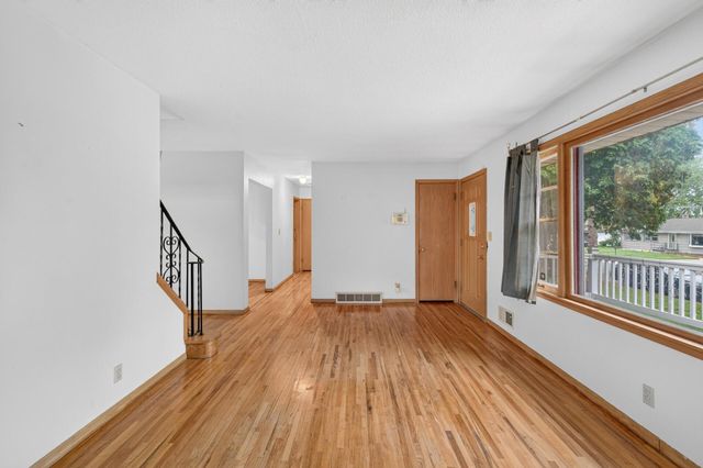 1750 Lark Avenue, Maplewood, MN 55109