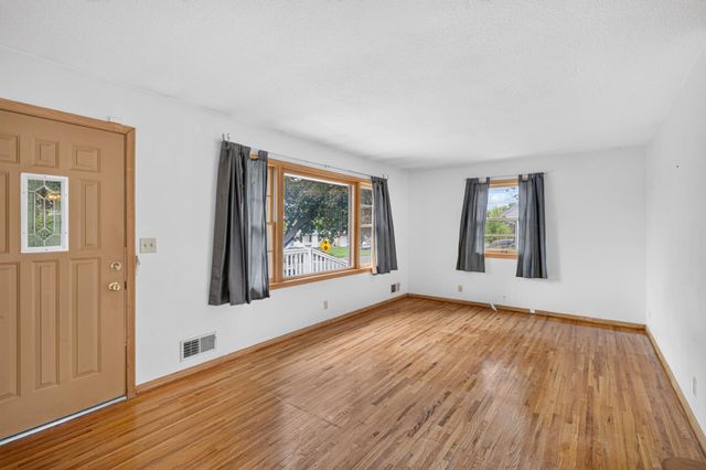 1750 Lark Avenue, Maplewood, MN 55109