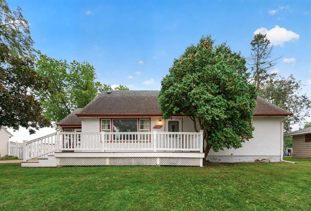 1750 Lark Avenue, Maplewood, MN 55109
