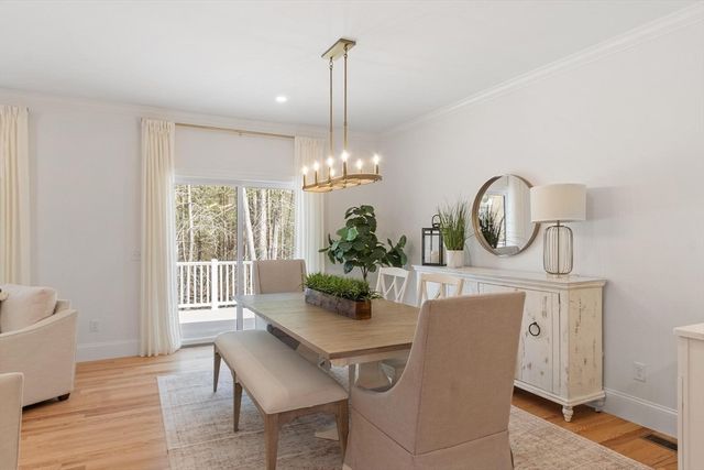 81 Oliver Pond Circle 8, Franklin, MA 02038
