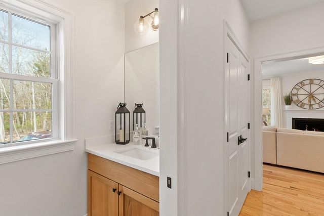 81 Oliver Pond Circle 8, Franklin, MA 02038